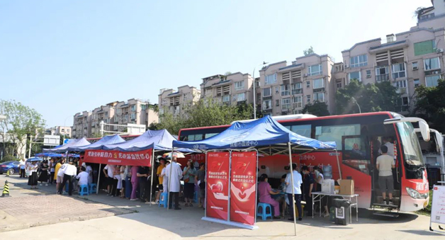 党建引领｜成都双楠医院党总支积极开展爱心献血活动