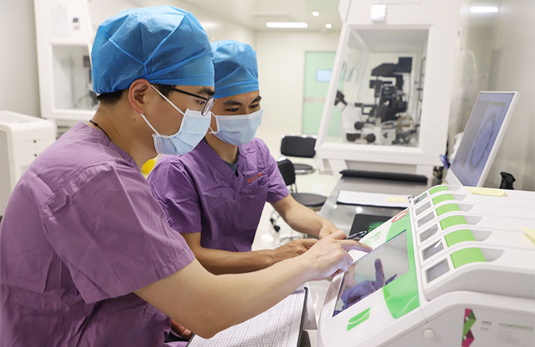 试管婴儿技术安全吗?医生