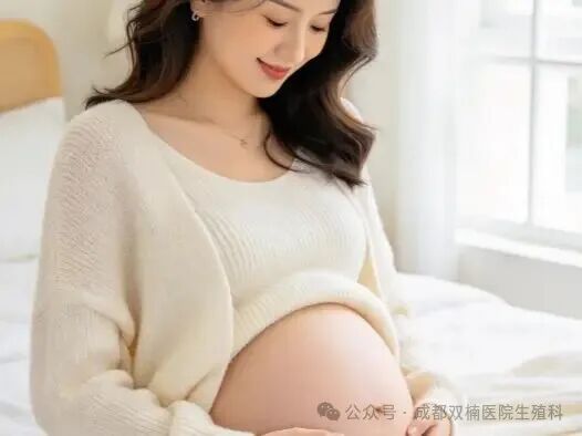 孕妈这个本能动作常被网络言论警告！真的有科学依据吗？